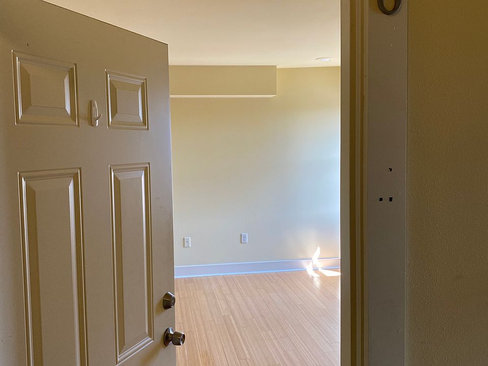 1st image of 1000 Kavanaugh Blvd