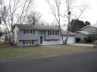 375 Robert Dr, Sun Prairie, WI 53590