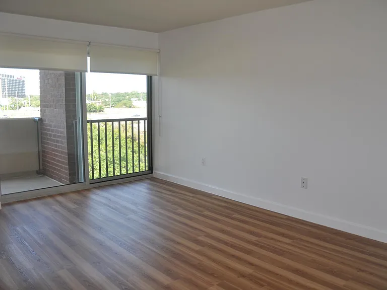 1300 Army Navy Dr #826 — Photo 11