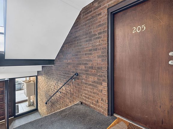 5th image of 1620 Richmond Cir Unit 205