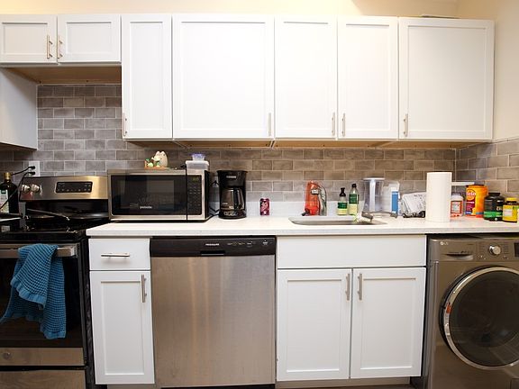 2nd image of 3345 N Marshfield Ave #601