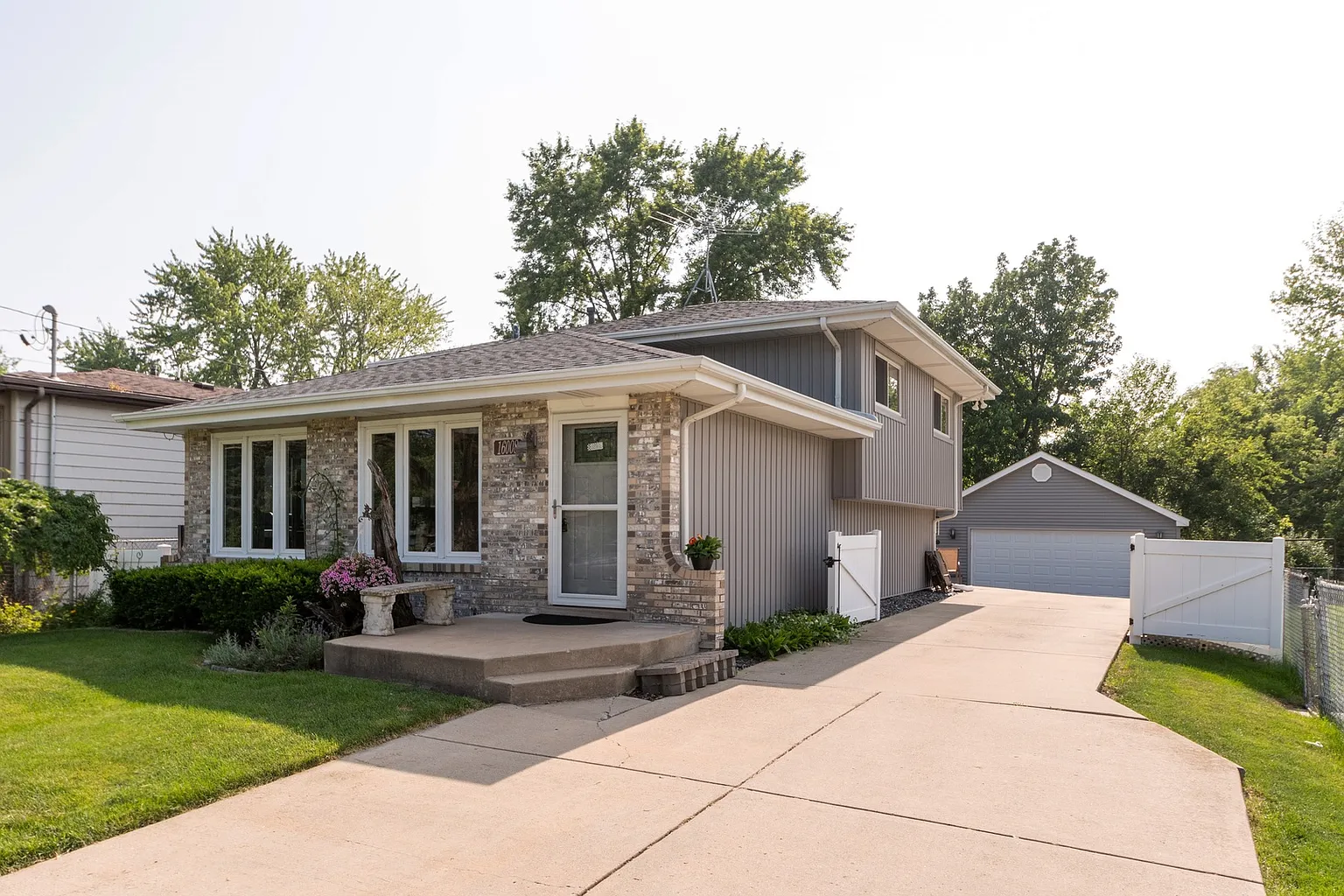 16008 Lockwood Ave photo 1