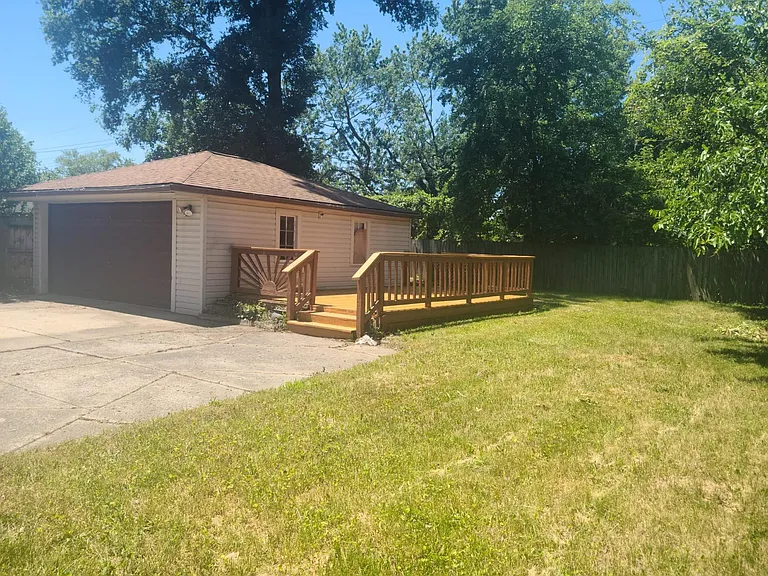 24335 Cottage Ln — Photo 15