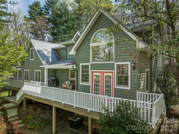 18 Thousand Oaks Blvd, Fairview, NC 28730