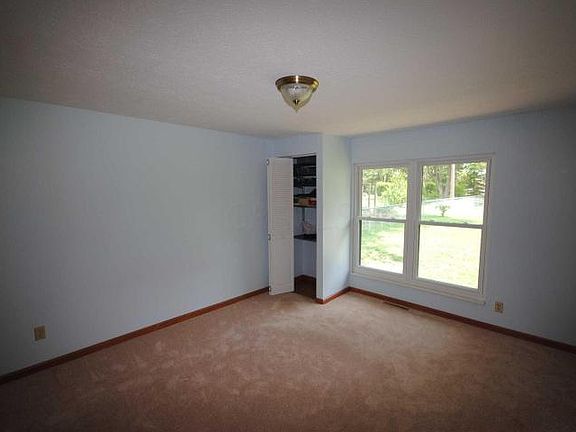 4th image of 3806 Mayfair Dr