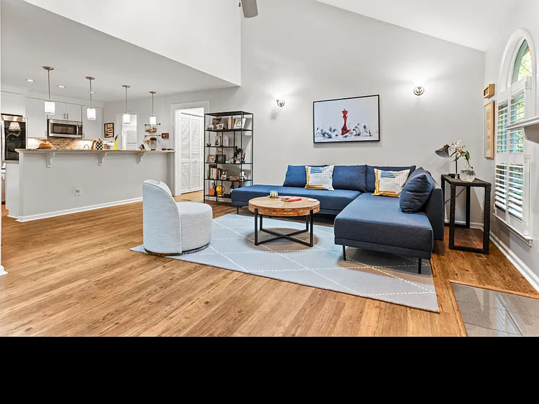 69 Margaret Pl — Photo 8