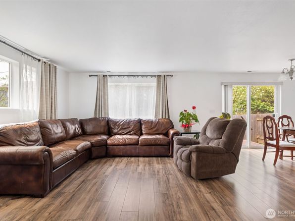 22195 Sea Vista NE, Poulsbo, WA 98370