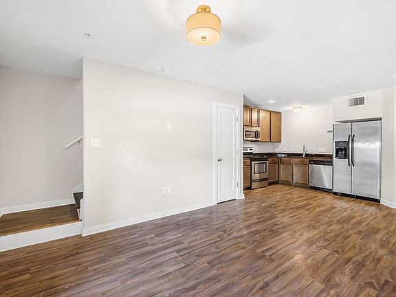 5th image of 924 E 51st St #117
