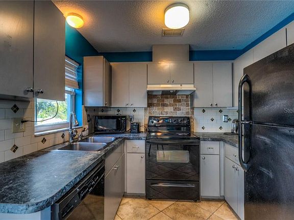 5th image of 501 Windridge Pl