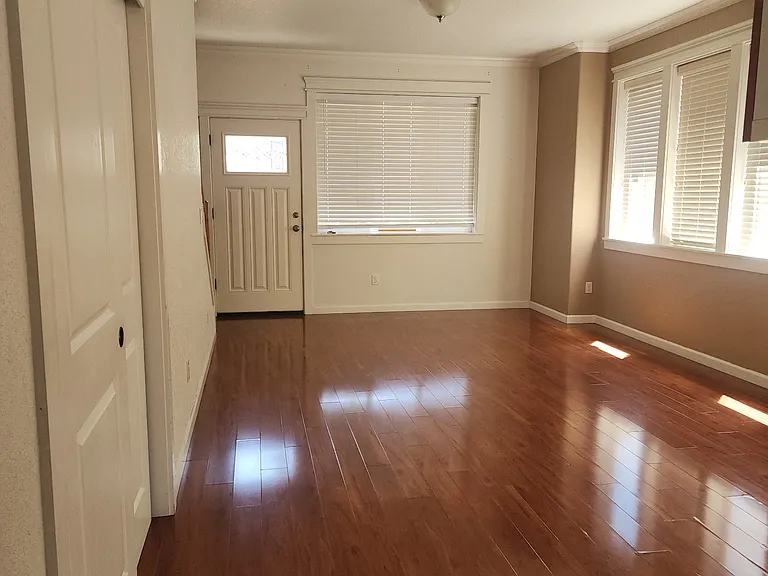 4035 SE 124th Ave — Photo 2