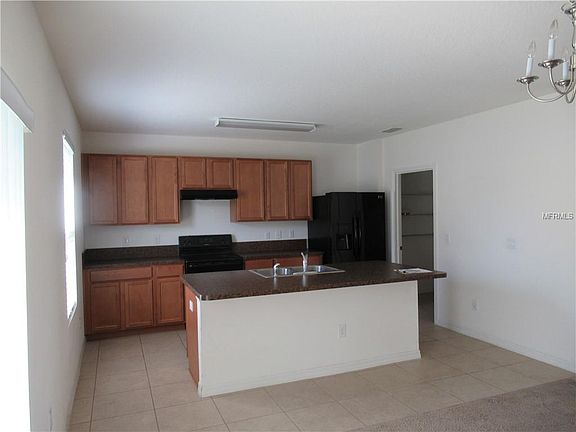 5th image of 16720 Broadford Ln