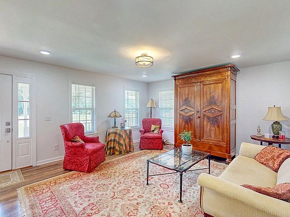 4th image of 185 Cloverfield Ln