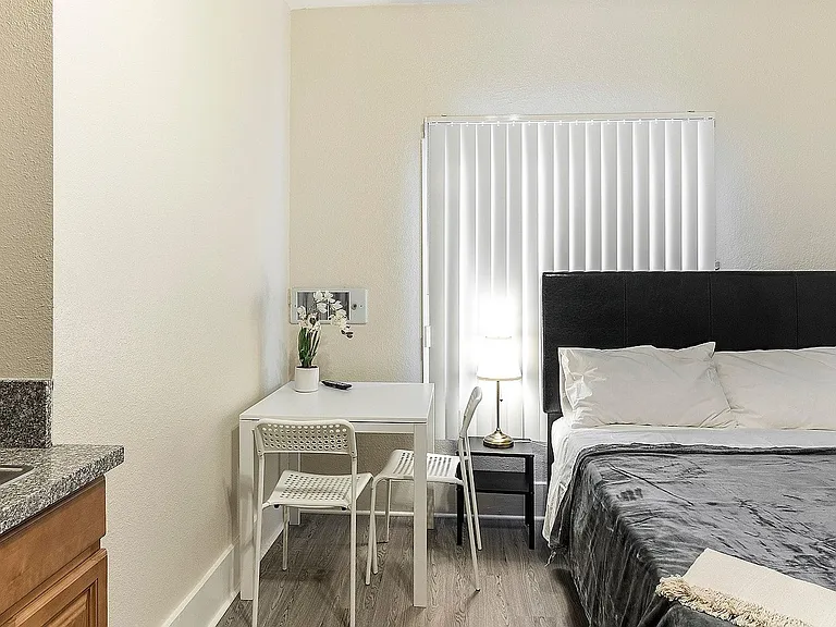 Portside Studio Apartments — Photo 9