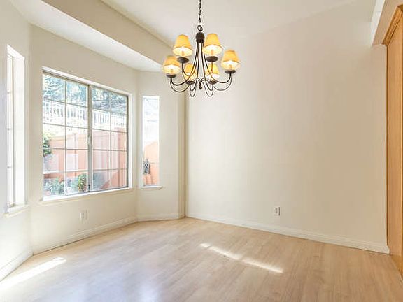 3rd image of 3007 E Hillcrest Dr