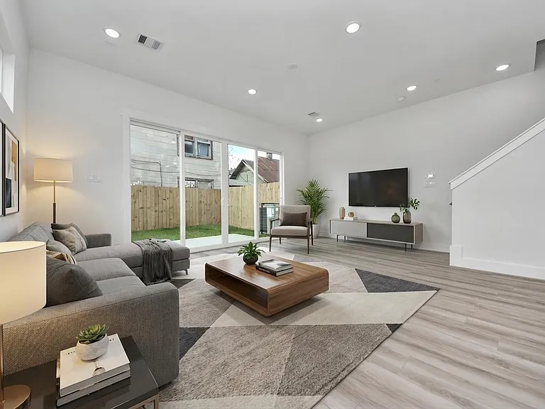 2408 Lorraine St — Photo 16