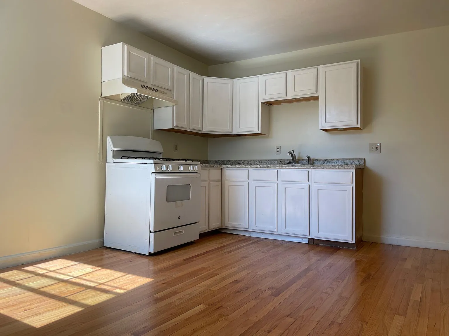 714 Shawmut Ave — Photo 3