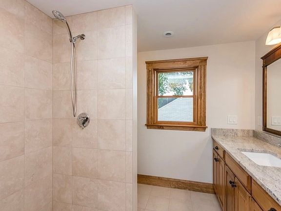 2nd image of 16 Trowbridge St Floor 2