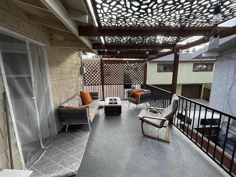 222 Roswell Ave #A — Photo 4