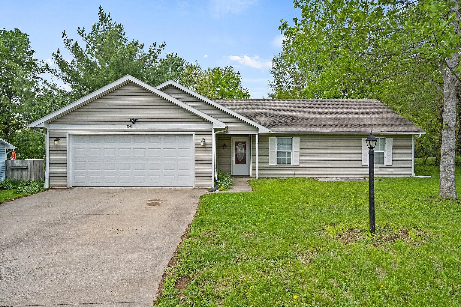 3 bed, 1396 sqft, $1,925 — Photo 1