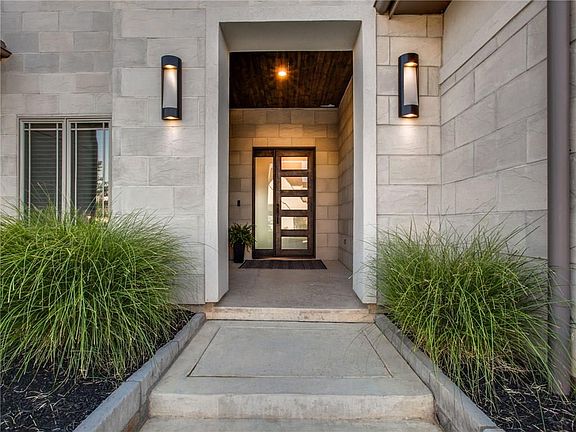 4th image of 1124 La Salle Ln