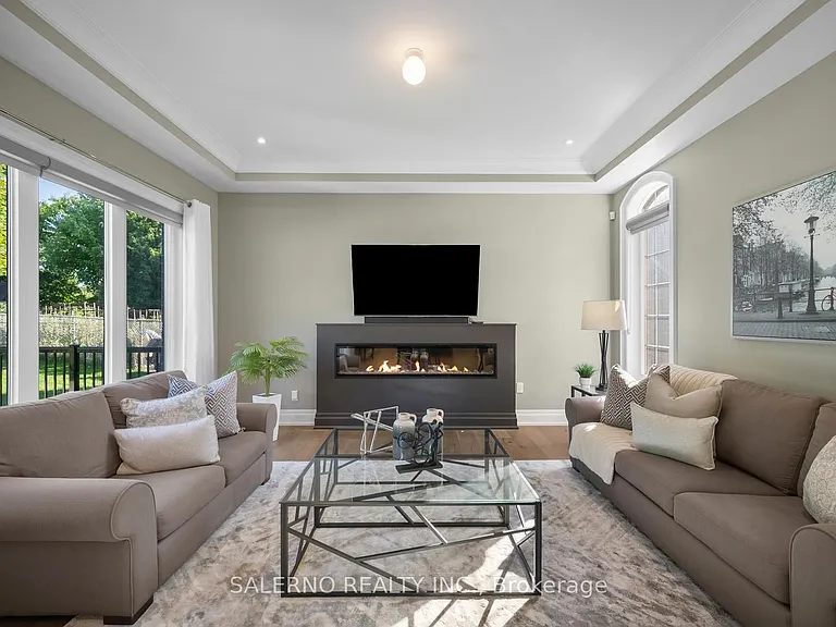 11 Compton Cres — Photo 18