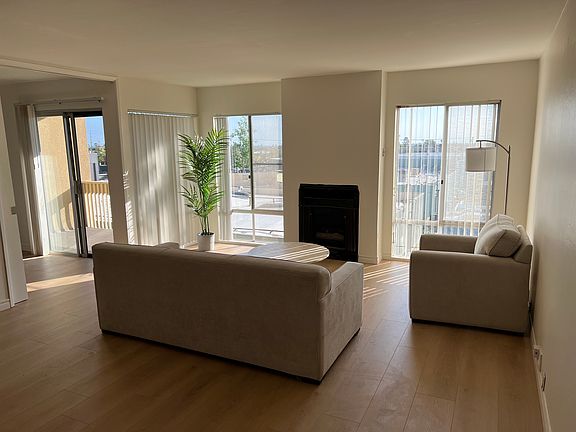 2nd image of 1801 Diamond St Unit 211