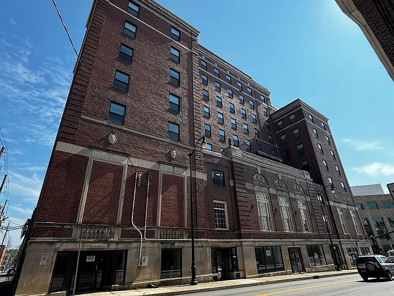 Altamont Apartments Limited-Time Special! First Month FREE with Approved Application! — Photo 4
