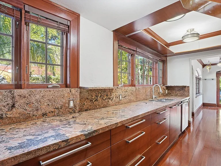 1137 Asturia Ave — Photo 38