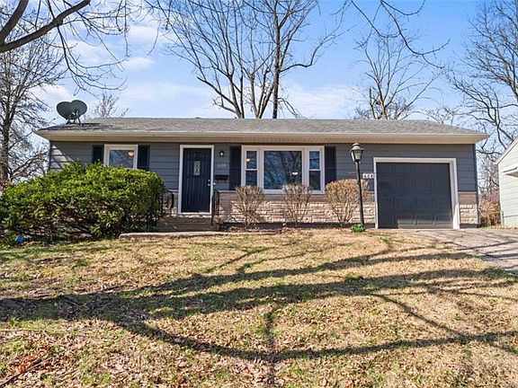 2nd image of 608 N Sunset Dr
