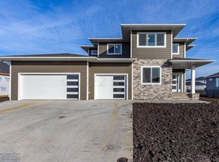 1066 Larkin Ln W, West Fargo, ND 58078