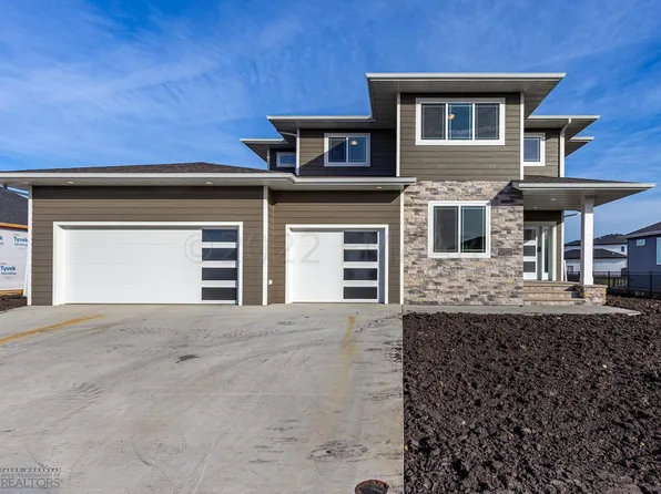 4256 Pine Pkwy S, Fargo, ND 58104