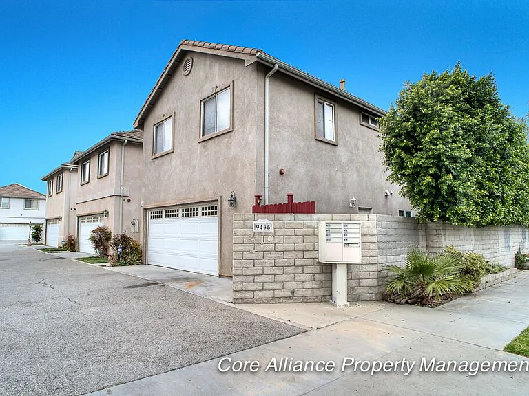 9435 Noble Ave — Photo 13
