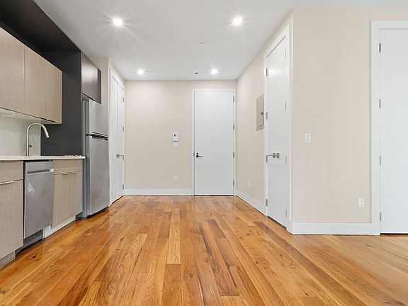 5th image of 948 New York Ave APT 1B