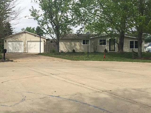 1214 Fox Ct photo 1