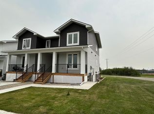 1903 W McCaskill Dr, Crossfield, AB T0M 0S0