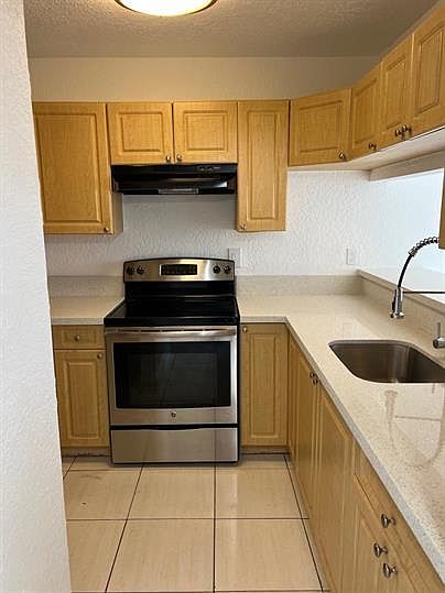 1st image of 1095 W 77th St #16054851