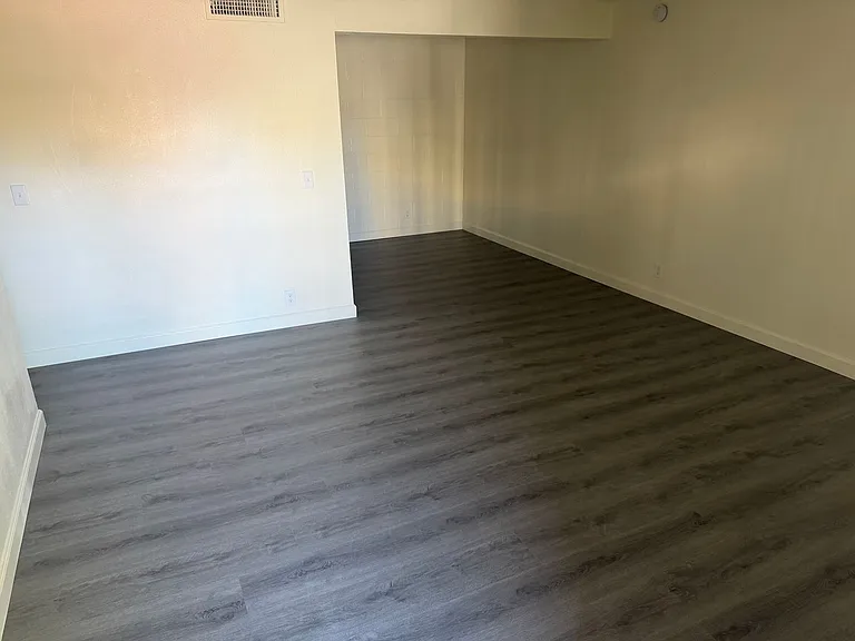 625 S Royal Crest Cir #7 — Photo 2