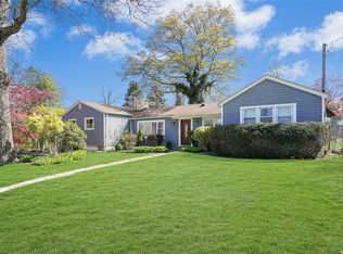 121 Lookout Dr, Sound Beach, NY 11789