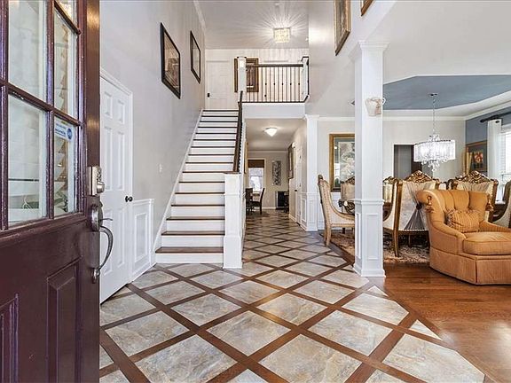 5th image of 9122 Loxford St