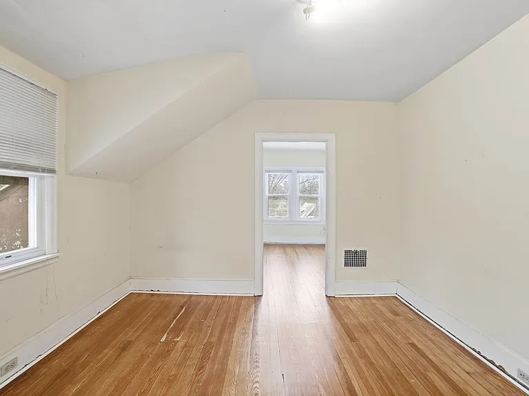 3523 Clifton Ave — Photo 10