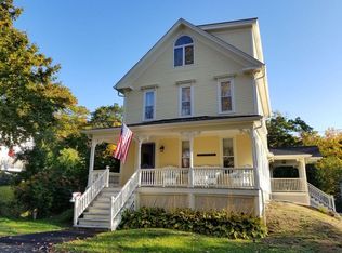 29 Megunticook St, Camden, ME 04843