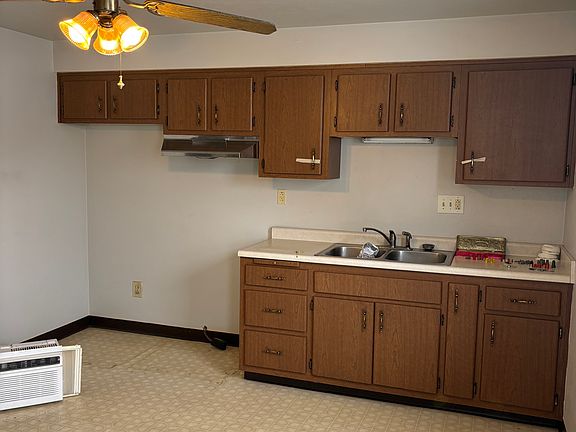 3rd image of 605 Highland Ave #6