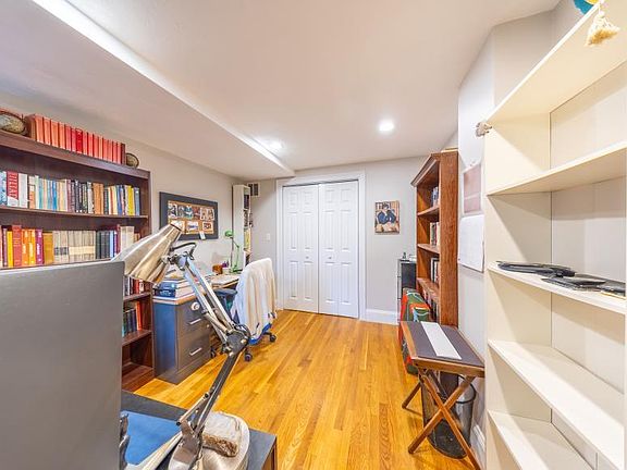 4th image of 1720 Beacon St #Bb