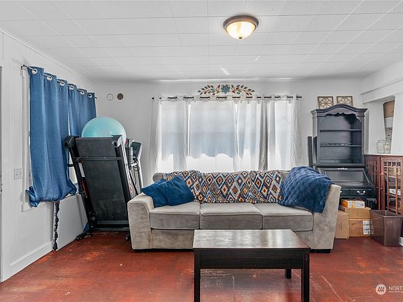 5th image of 218 Eklund Avenue