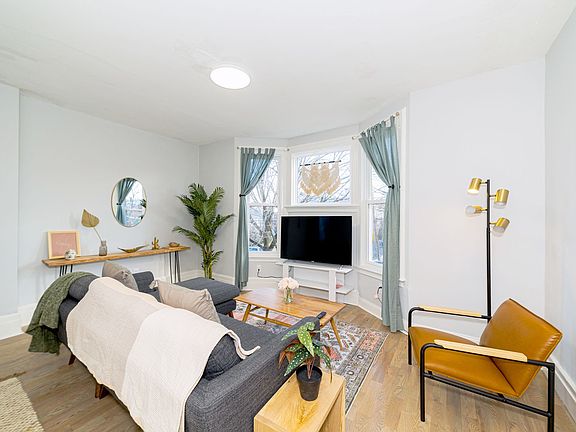 2nd image of 584 Orange St #3