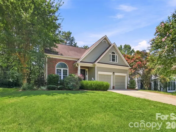 6813 Wolf Run Dr, Charlotte, NC 28277