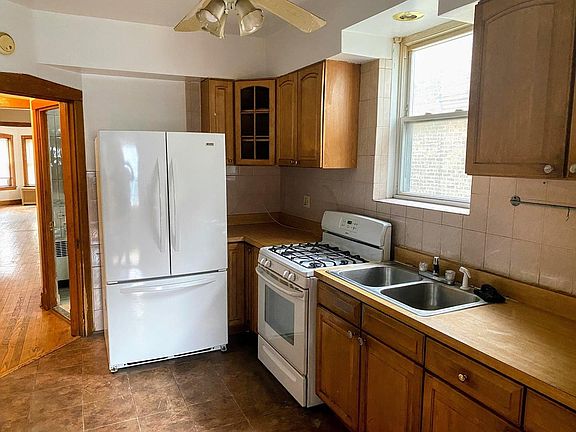 3rd image of 4137 W Barry Ave #1