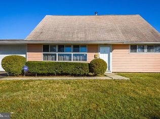 35 Canary Rd, Levittown, PA 19057