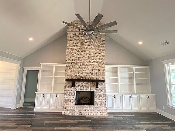 3rd image of 636 Bayberry Dr