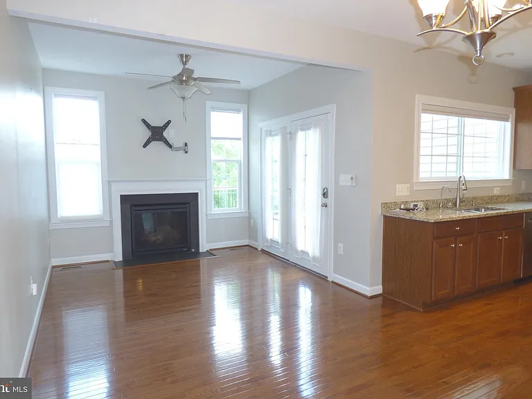 1604 Kinnaird Ter NE — Photo 6